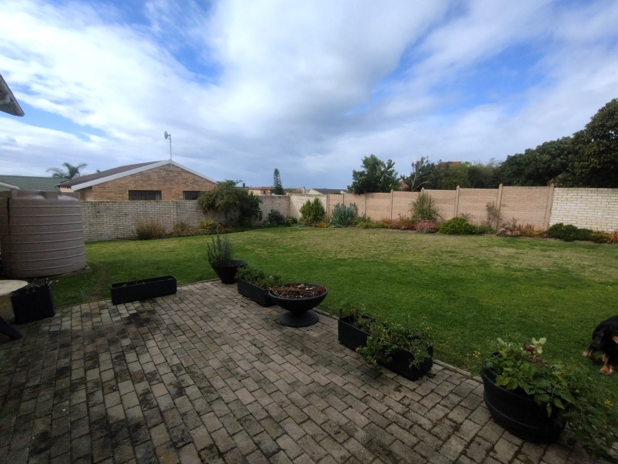 3 Bedroom Property for Sale in Wavecrest Eastern Cape